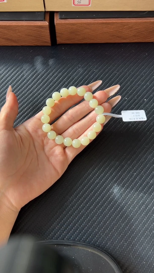 未镶嵌手串和田玉T***?且末迪克兰一细微色差卡10手串