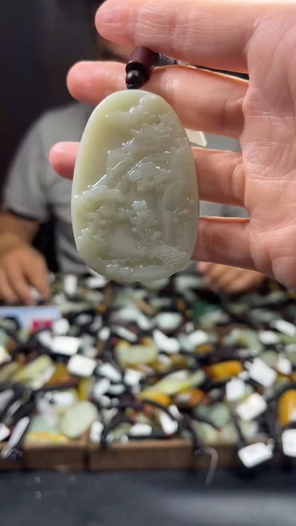 和田玉未镶嵌颈饰·