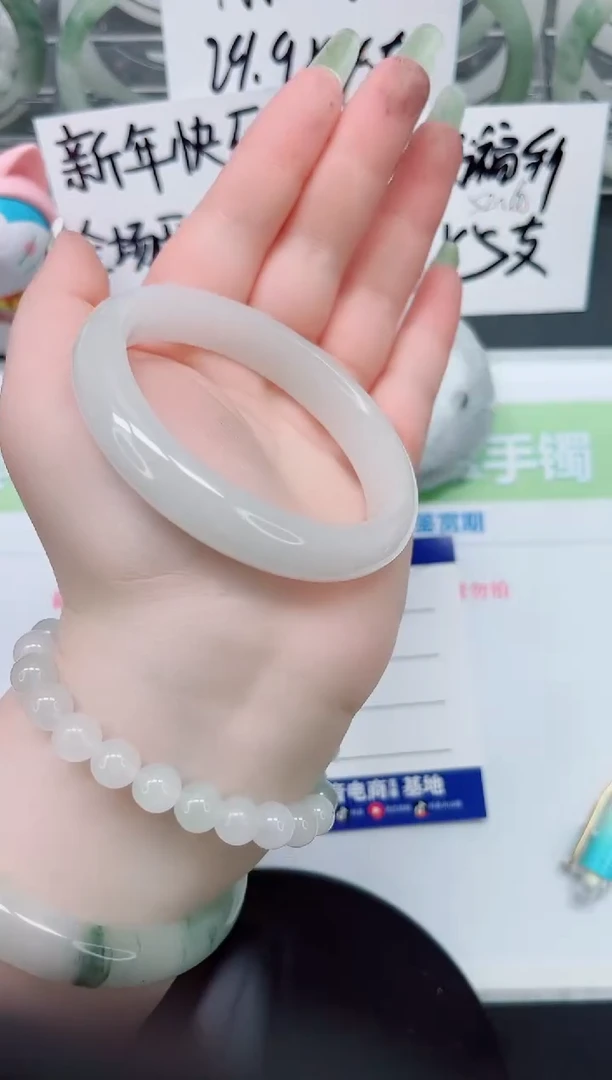 【闪购商品】石英质玉手镯未镶嵌a55