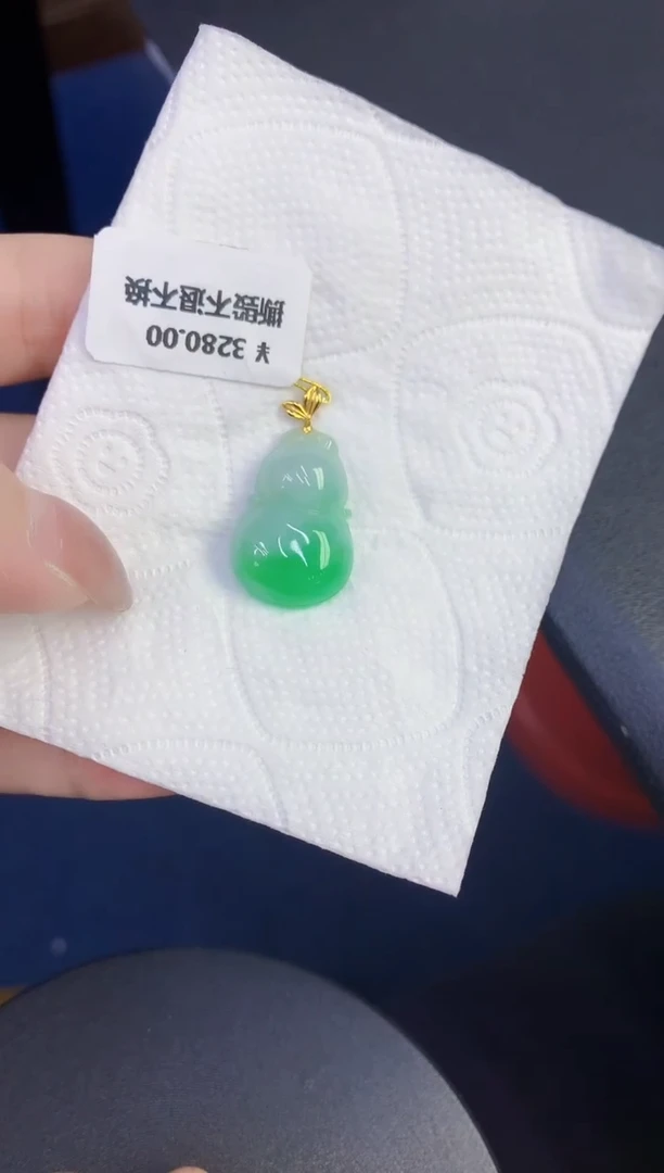 颈饰18K金镶嵌翡翠缅甸天然翡翠A货