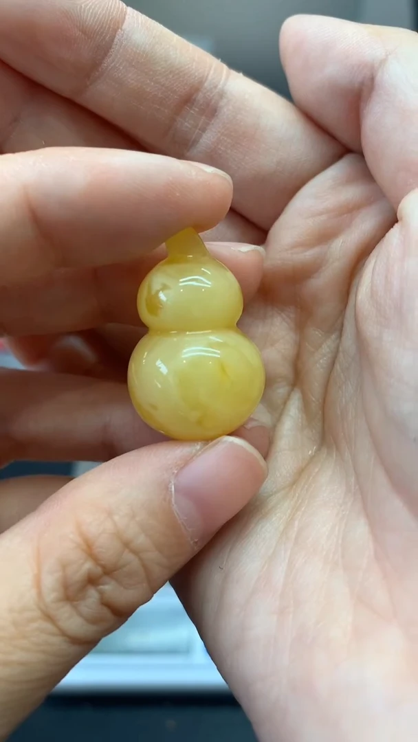 未镶嵌琥珀珠宝奇石1540