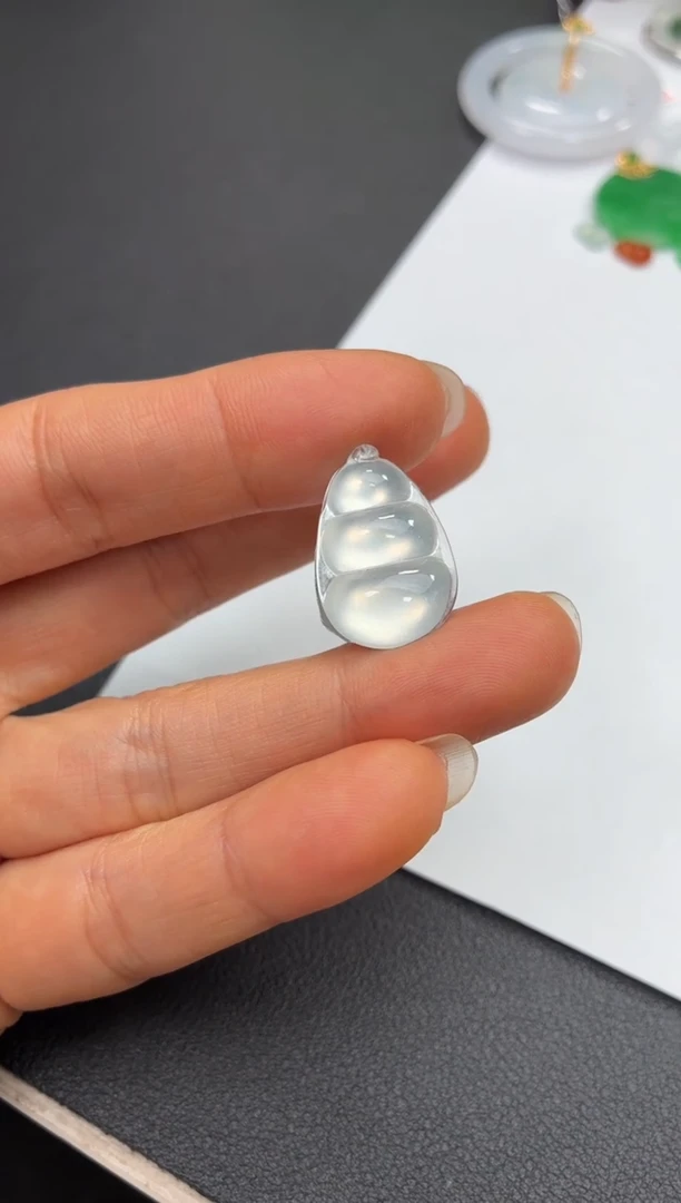 颈饰18K金镶嵌翡翠天然翡翠A货