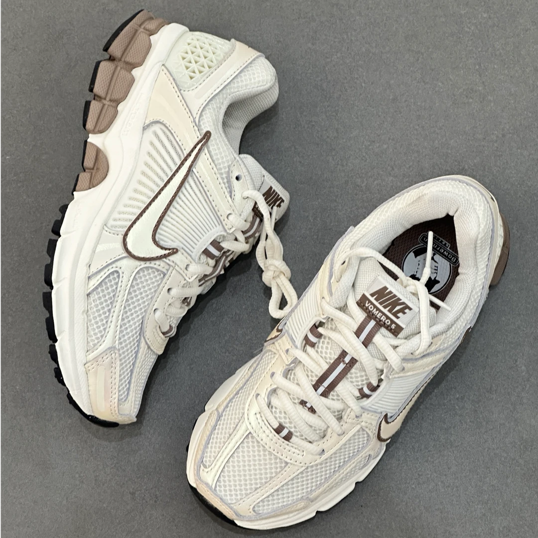 NIKE耐克 ZOOM VOMERO 5女款白色透气运动网面休闲跑步鞋官方正品