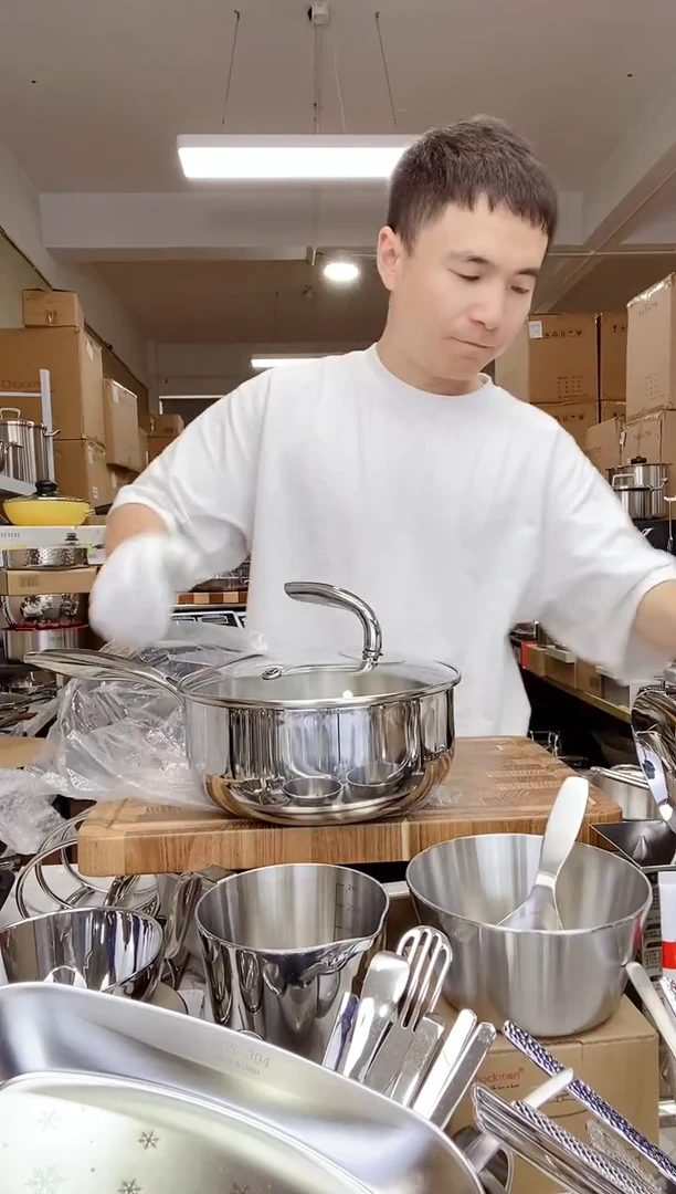 A24 微瑕22cm七字单柄大奶锅