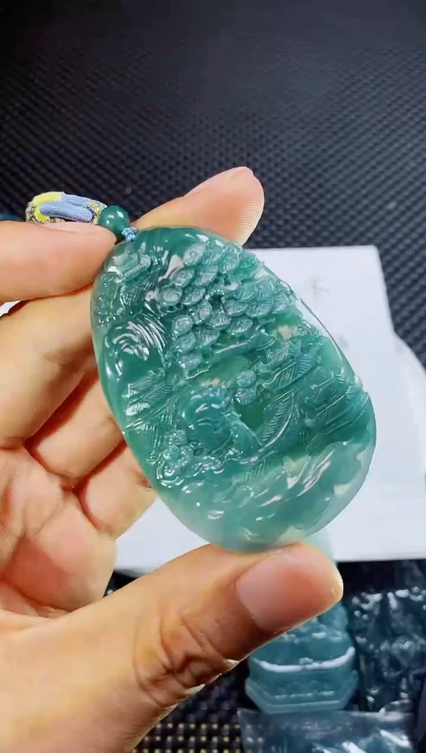 翡翠未镶嵌颈饰