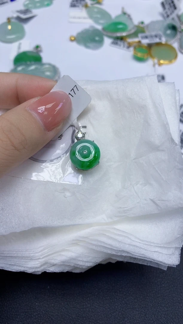 颈饰未镶嵌翡翠天然缅甸翡翠A货多样性发一件