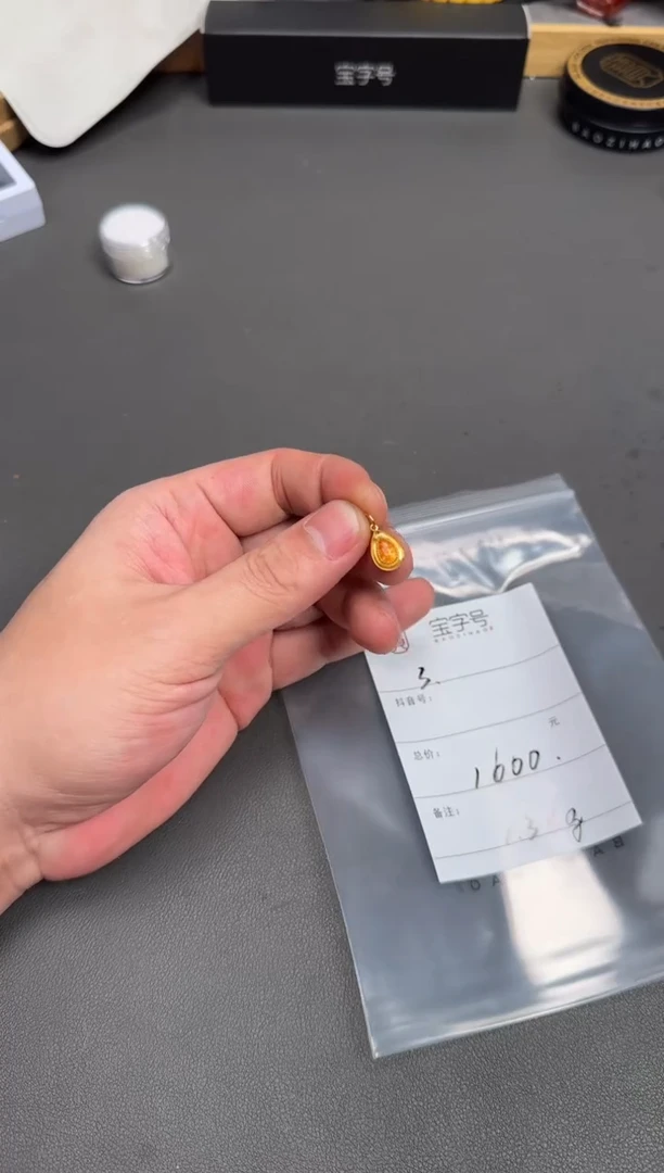 18K金镶嵌1石榴石（芬达石）可****）928292829282