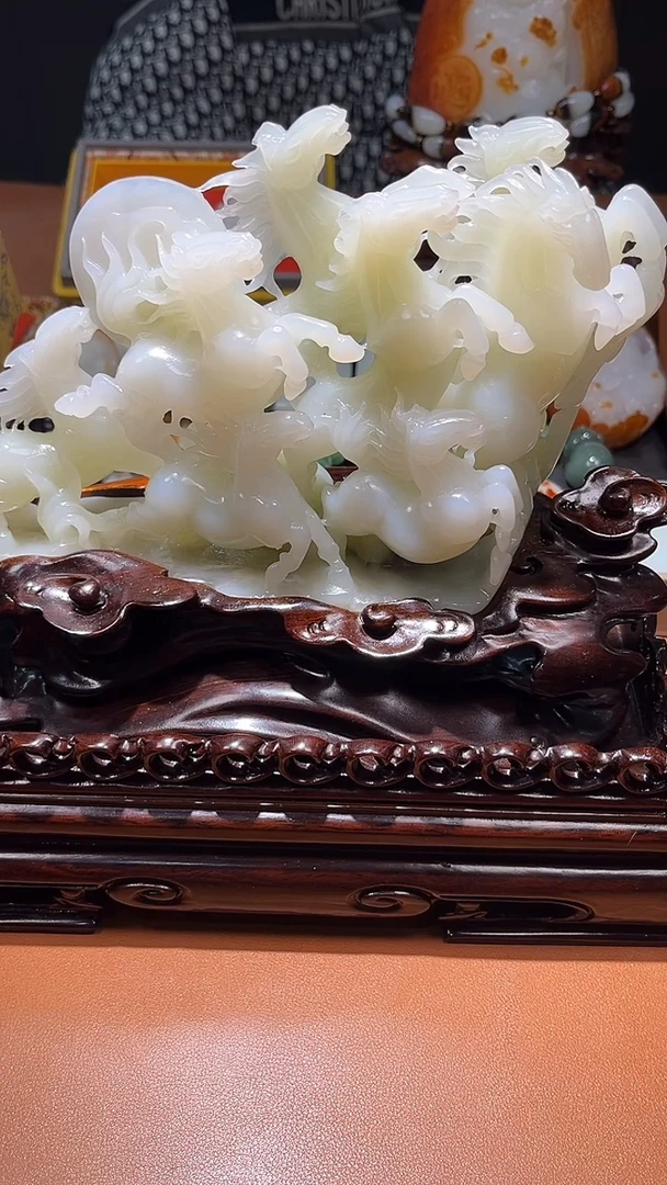 未镶嵌和田玉摆件刘***。和田玉