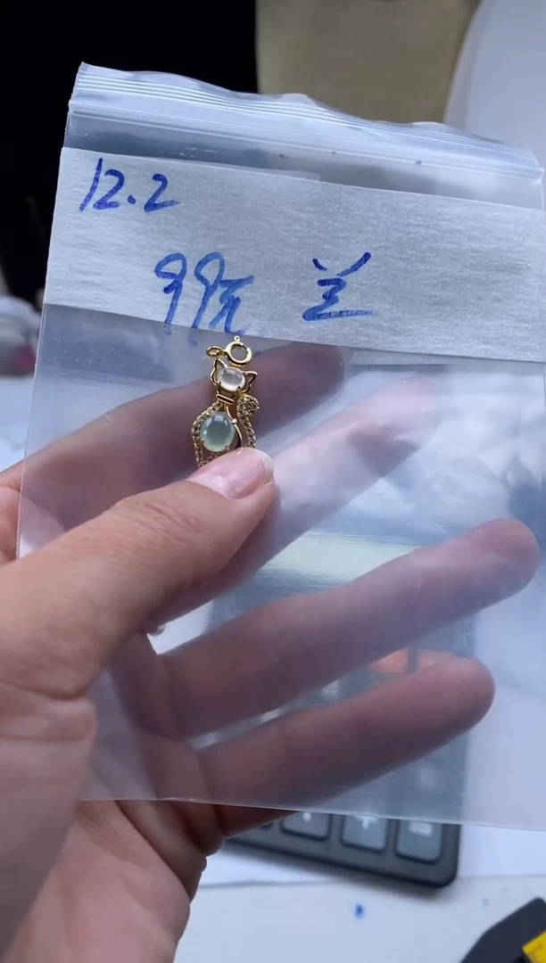 颈饰未镶嵌翡翠兰天然翡翠珠子