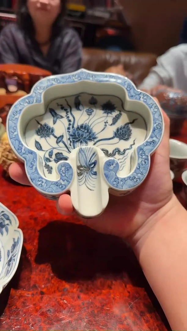 青花缠枝莲雪茄缸造型1