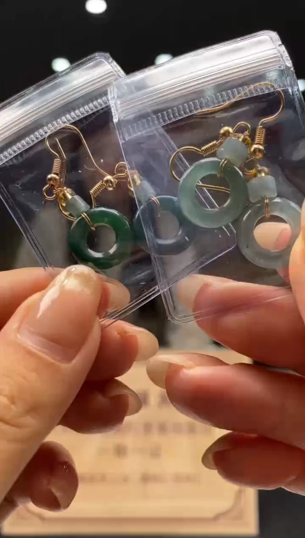 【闪购商品】翡翠未镶嵌颈饰多样性发货【只发一对】*q5