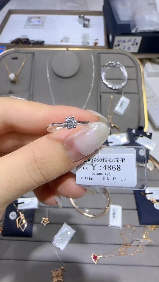 颈饰18K金镶嵌钻石4040