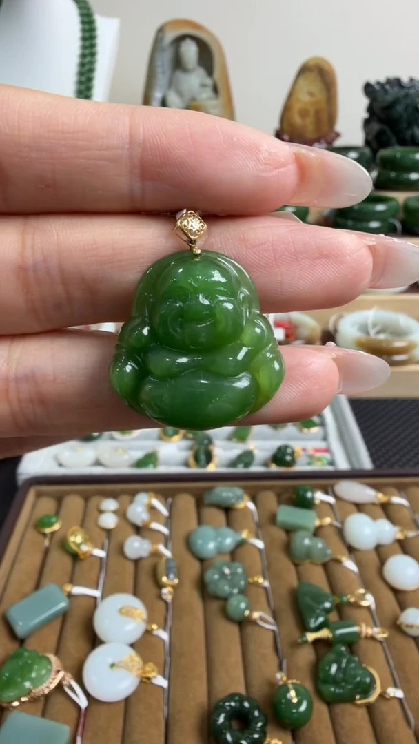 颈饰18K金镶嵌和田玉挂件