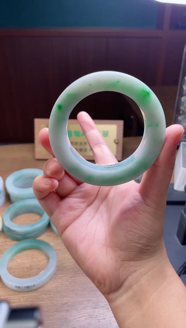 未镶嵌手镯定制翡翠可**6定制