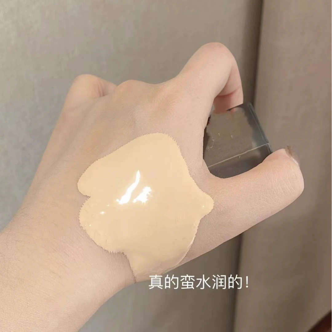 方瓶肤感持妆粉底液