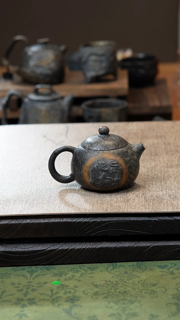 中式归玉堂冰碛岩重工雕刻俏色西施壶