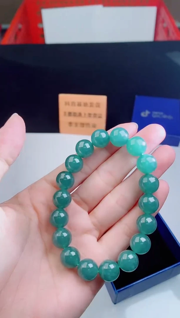 颈饰未镶嵌翡翠   ·