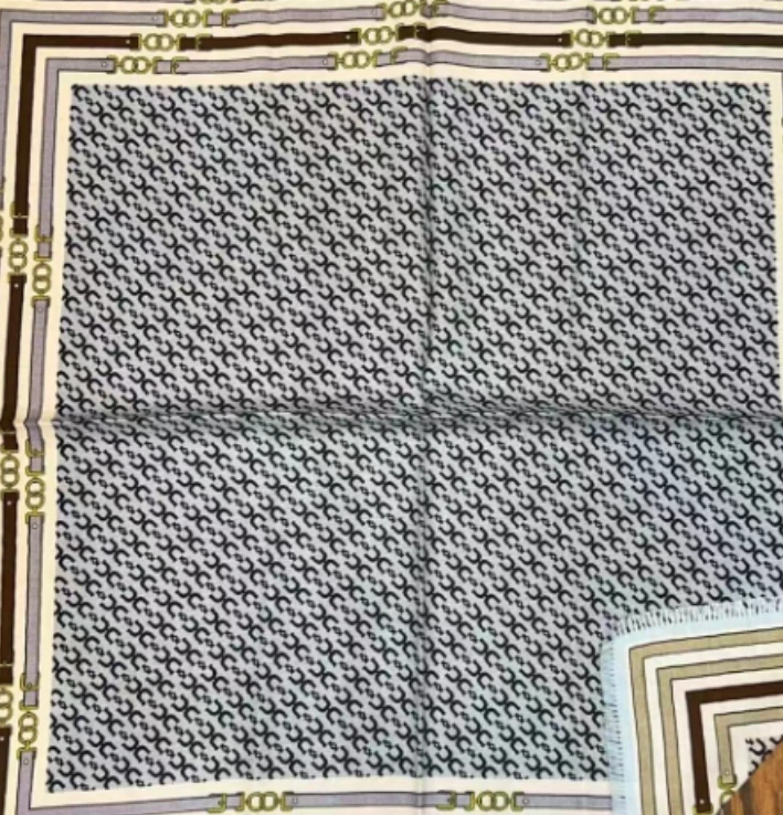 70丝绒方巾-相接皮扣 双面拆须65cm丝巾