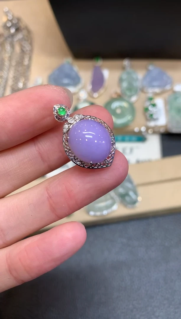 【闪购商品】翡翠颈饰18K金镶嵌蛋面【无服务费】