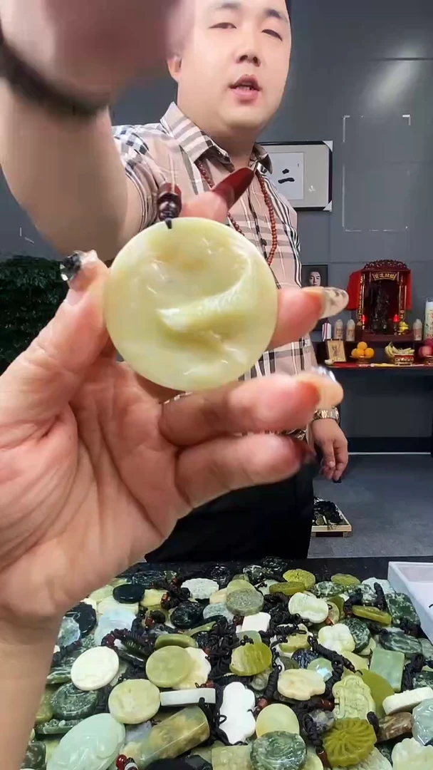 未镶嵌蛇纹石玉其他天然岫玉（多样性发其中之一）