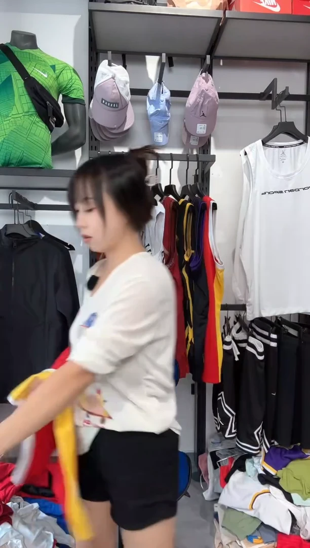1686 编码 瑕疵款以直播间过款为准 尺码