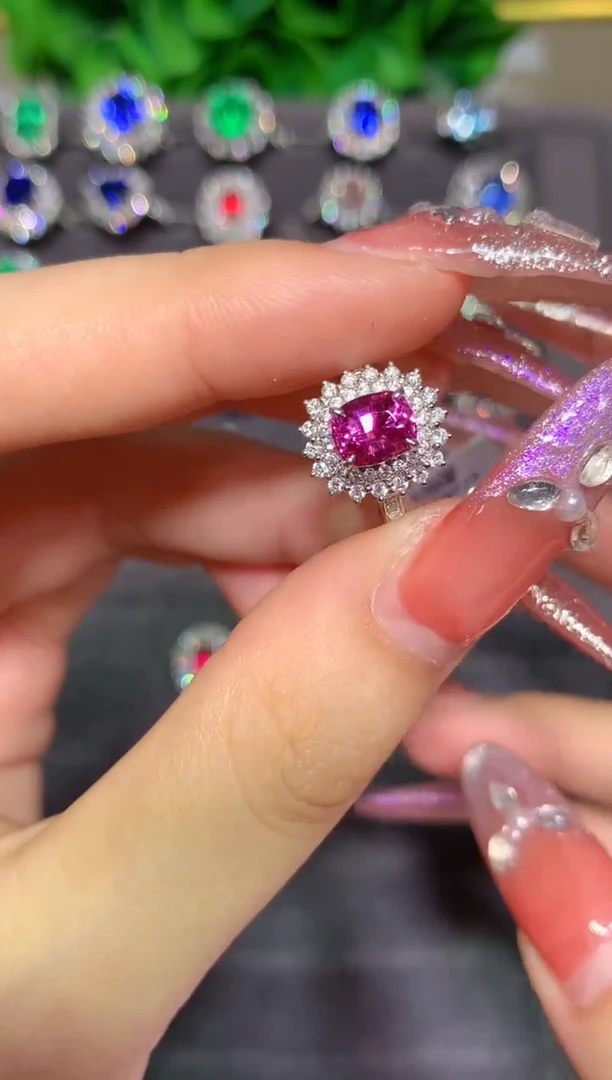 戒指彩色蓝宝石18K金镶嵌1.34CT