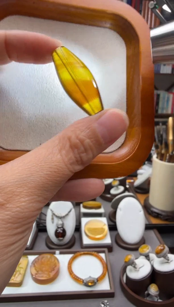 未镶嵌颈饰琥珀桶珠