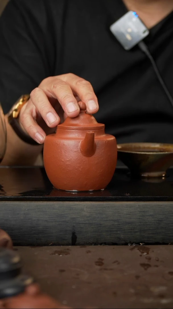 茶壶紫砂14，笠帽。8目朱泥，