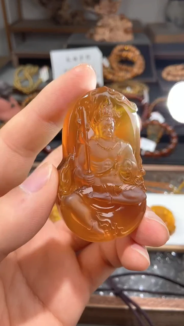 未镶嵌颈饰琥珀金棕珀不动明王