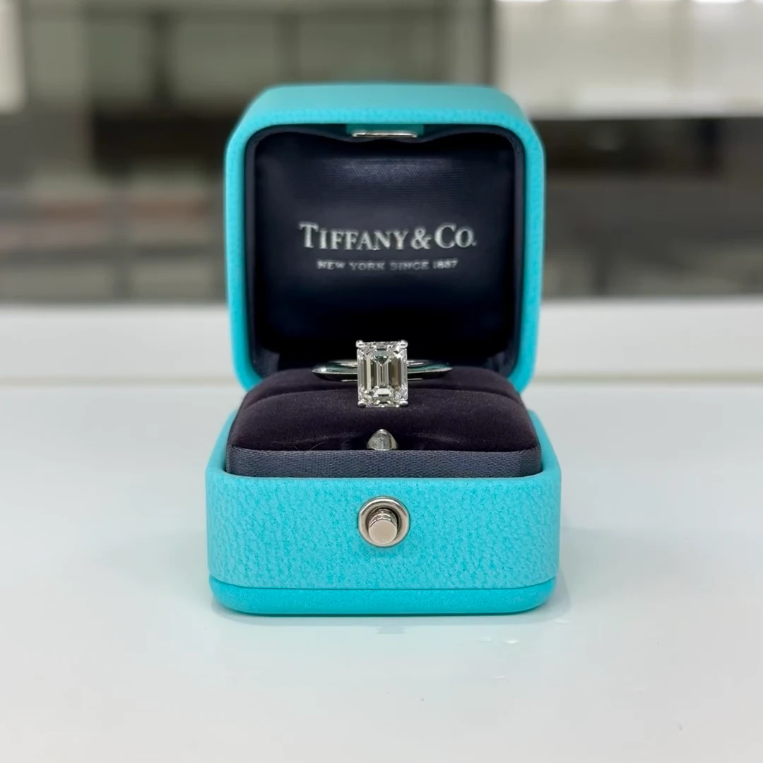 99新 Tiffany & Co./蒂芙尼 小花6珊 1.55ct E色祖母绿方糖钻戒