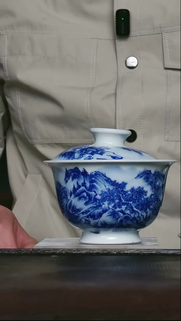 青花重工山水两财盖碗