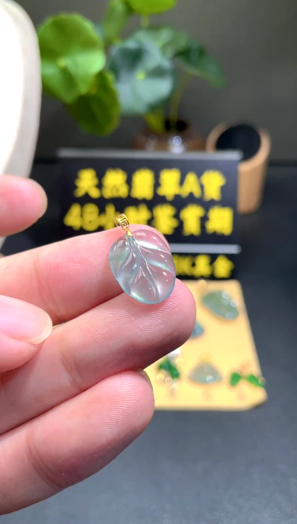 颈饰18K金镶嵌翡翠翡翠A货