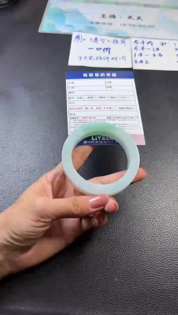 未镶嵌定制手镯不退不换定制翡翠偷***亮定制手镯不退不换