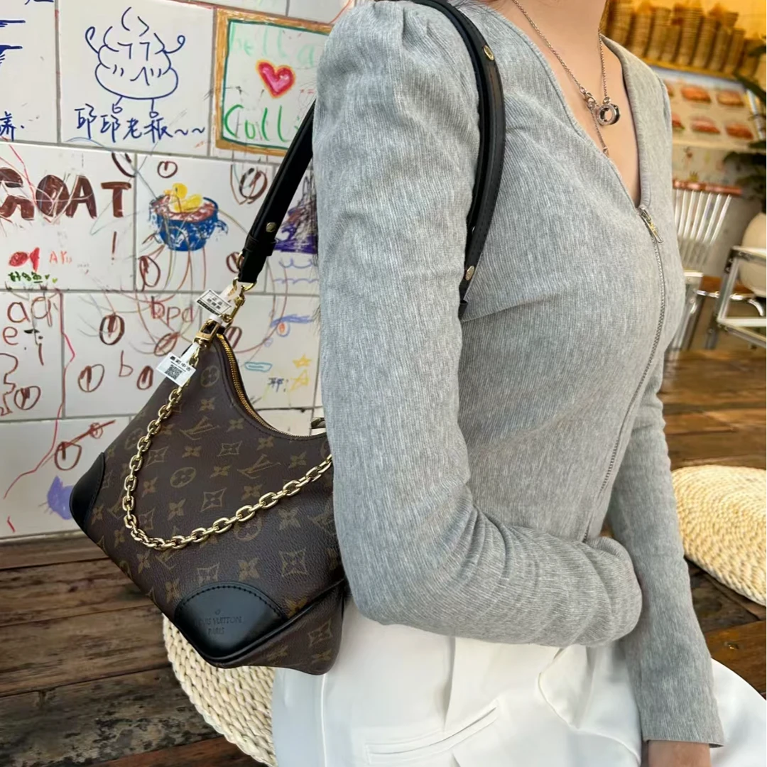 99新 LouisVuitton/路易威登 经典芯片款黑牛角女士单肩包