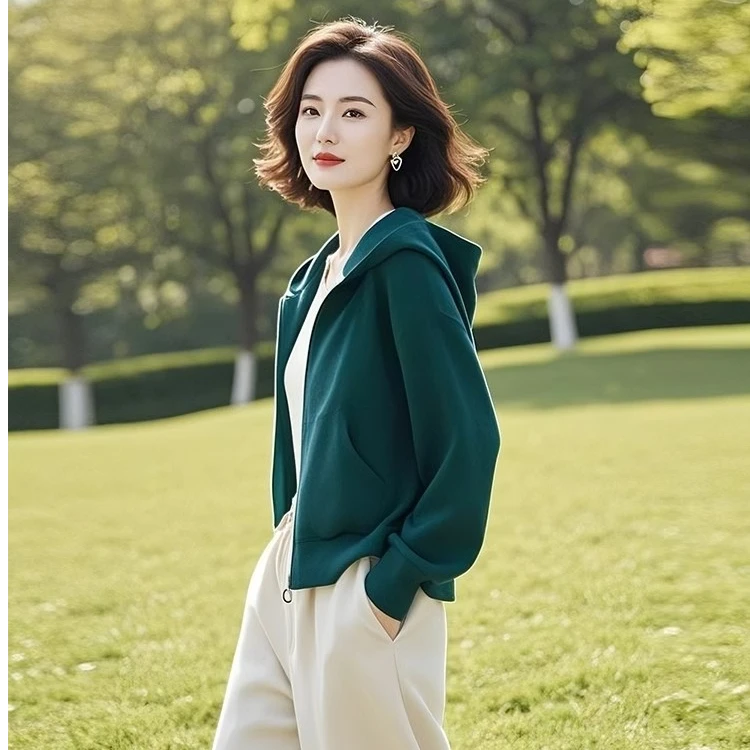 2025年流行的春装今年流行的独特超好看绿色卫衣外套女装女款
