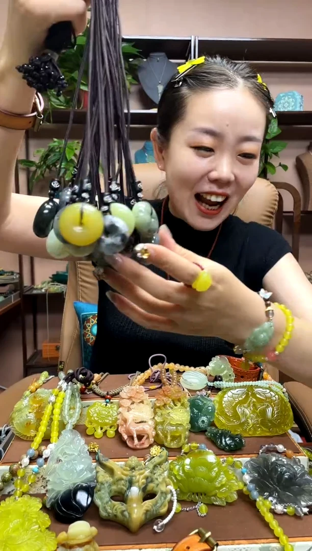 未镶嵌岫玉吊坠多样性发货发其中之一