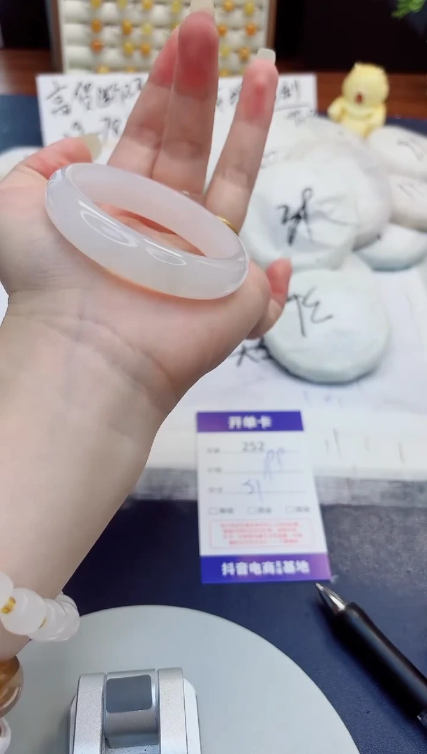 未镶嵌手镯石英质玉252-天山翠-圈口51