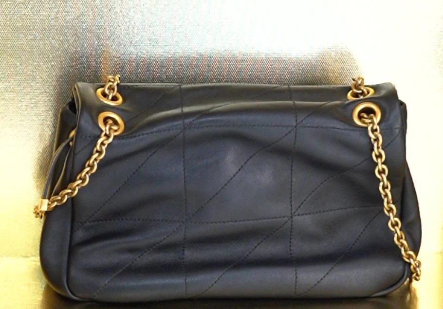 (全新未拆封）轻奢时尚高级经典潮流百搭女士包包 尺寸：26-9-17cm