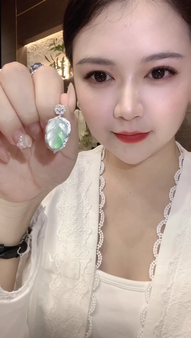 吊坠(不含链)18K金镶嵌翡翠C29