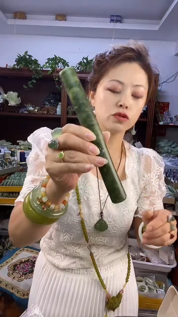 未镶嵌蛇纹石玉擀面杖2根多样性发货其中之一