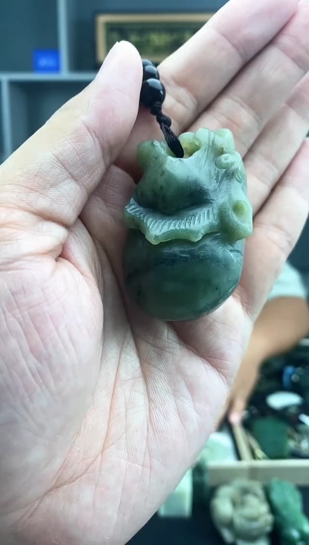 和田玉未镶嵌颈饰1