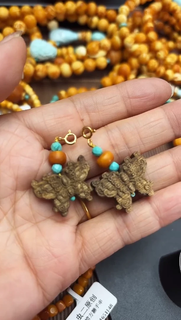 【闪购商品】琥珀裸石未镶嵌蜜蜡DIY挂饰多样性发其中一件