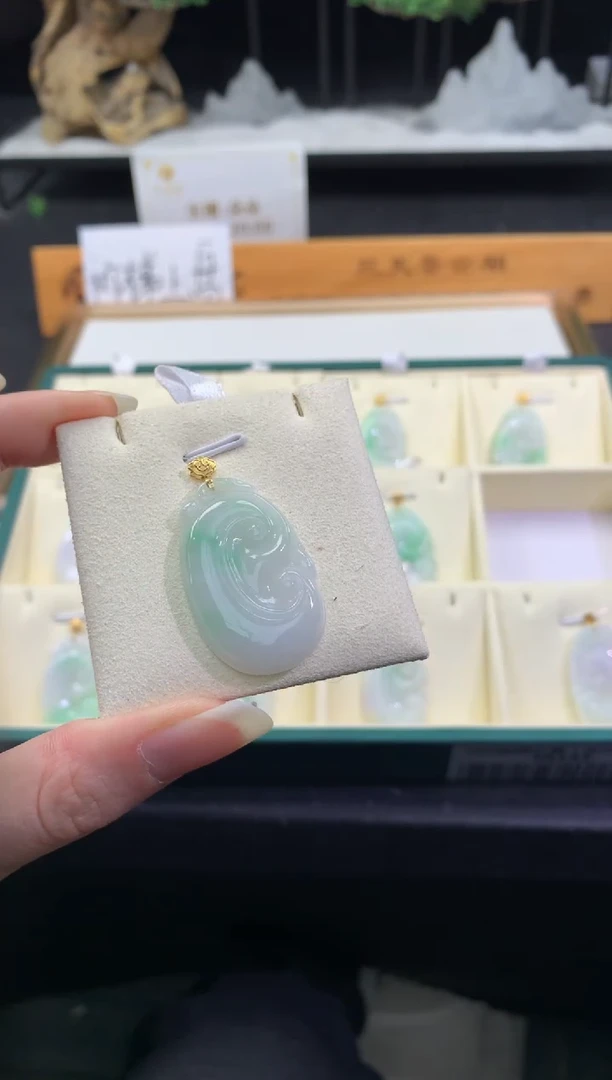 【闪购商品】翡翠颈饰18K金镶嵌FA165翡翠如意多样性发其一