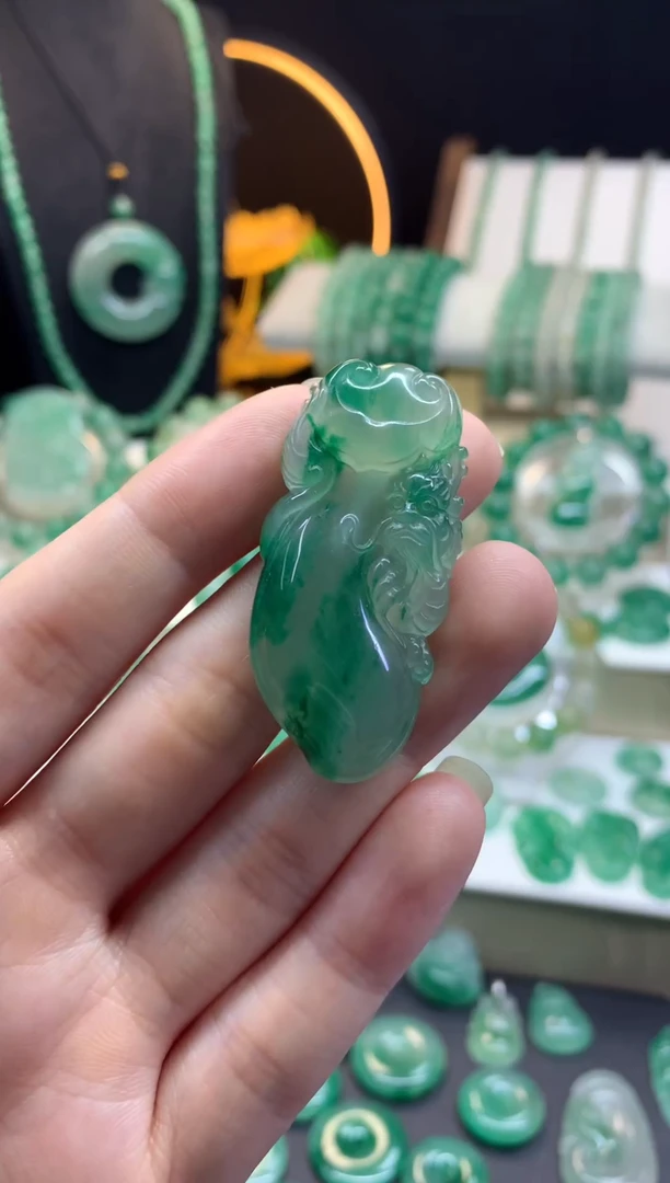 吊坠(不含链)未镶嵌石英质玉（非洲翠）宝宝龙如意