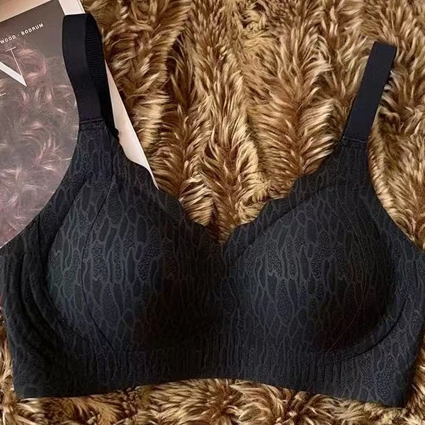 薄款提拉无痕隐形内衣女士透气小胸聚拢收副乳防下垂无钢圈文胸罩