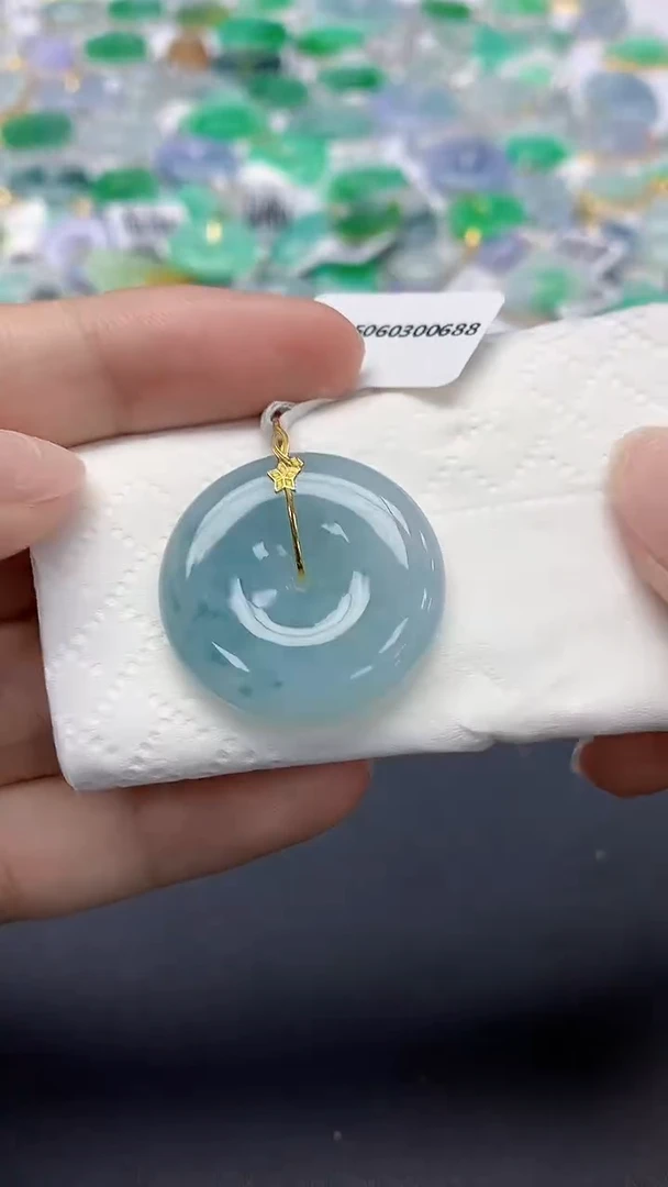 翡翠18K金镶嵌颈饰天然缅甸a货翡翠