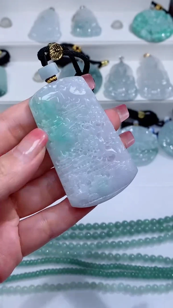 翡翠未镶嵌颈饰吊坠