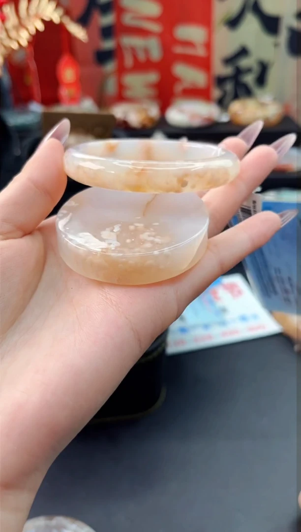 【闪购商品】石英质玉手镯未镶嵌赠送镯心（55圈口）