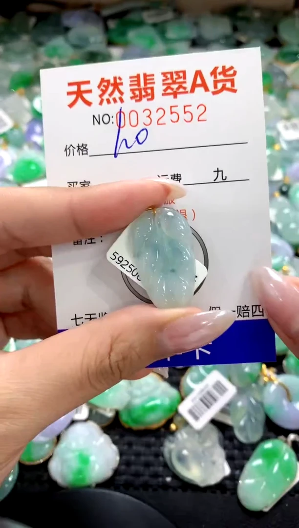颈饰18K金镶嵌翡翠1111111111111111