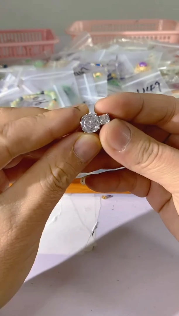 【闪购商品】水晶颈饰银S925镶嵌741红宝，蓝宝，多样性发一件赠链